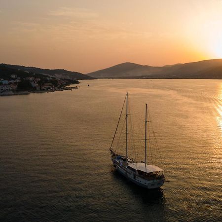 Apartments By The Sea Arbanija, Ciovo - 1085 Trogir Zewnętrze zdjęcie