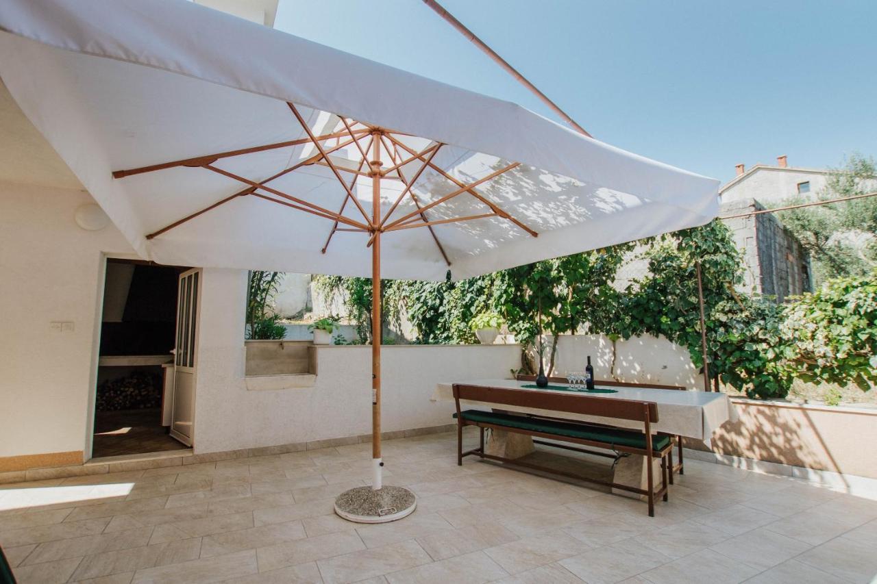Apartments By The Sea Arbanija, Ciovo - 1085 Trogir Zewnętrze zdjęcie